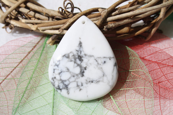 Pendentif en HOWLITE