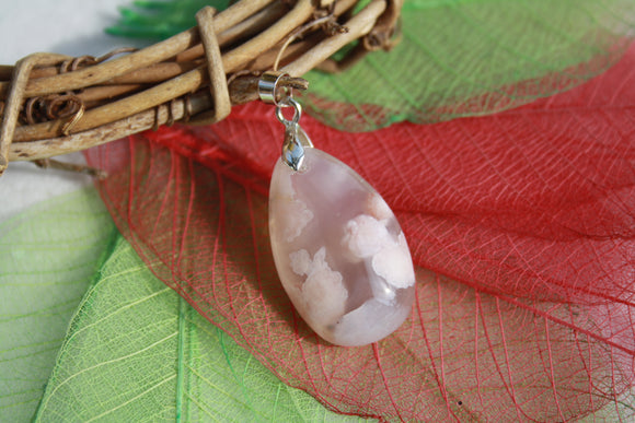 Pendentif en agate fleur de cerisier
