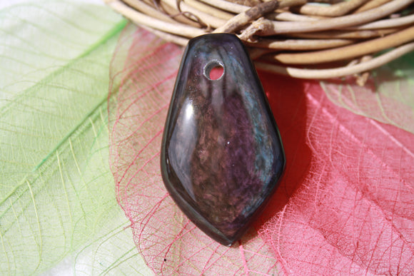 Pendentif en OBSIDIENNE MANTOHUICHOL