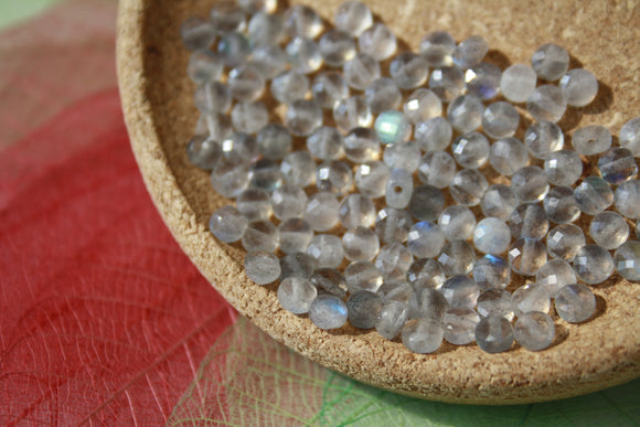 LABRADORITE facettes plates 4 mm